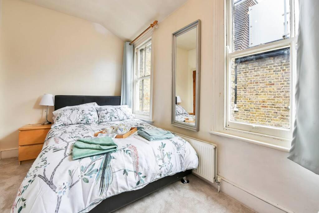 Groves 4 Bedroom, Shepherds Bush London Exterior photo