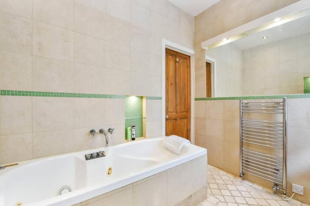 Groves 4 Bedroom, Shepherds Bush London Exterior photo